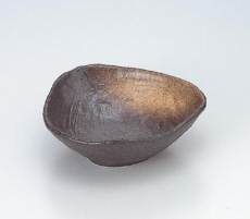 黒備前金茶吹三角小鉢