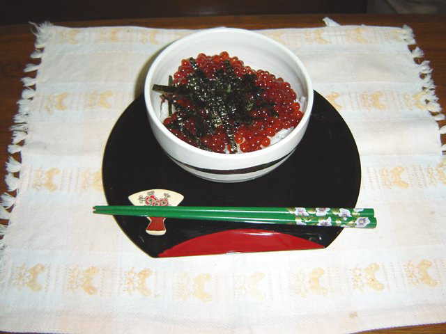 手造りイクラ丼の完成