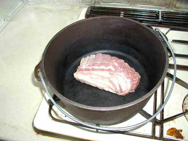 豚バラ肉を弱火で蒸す